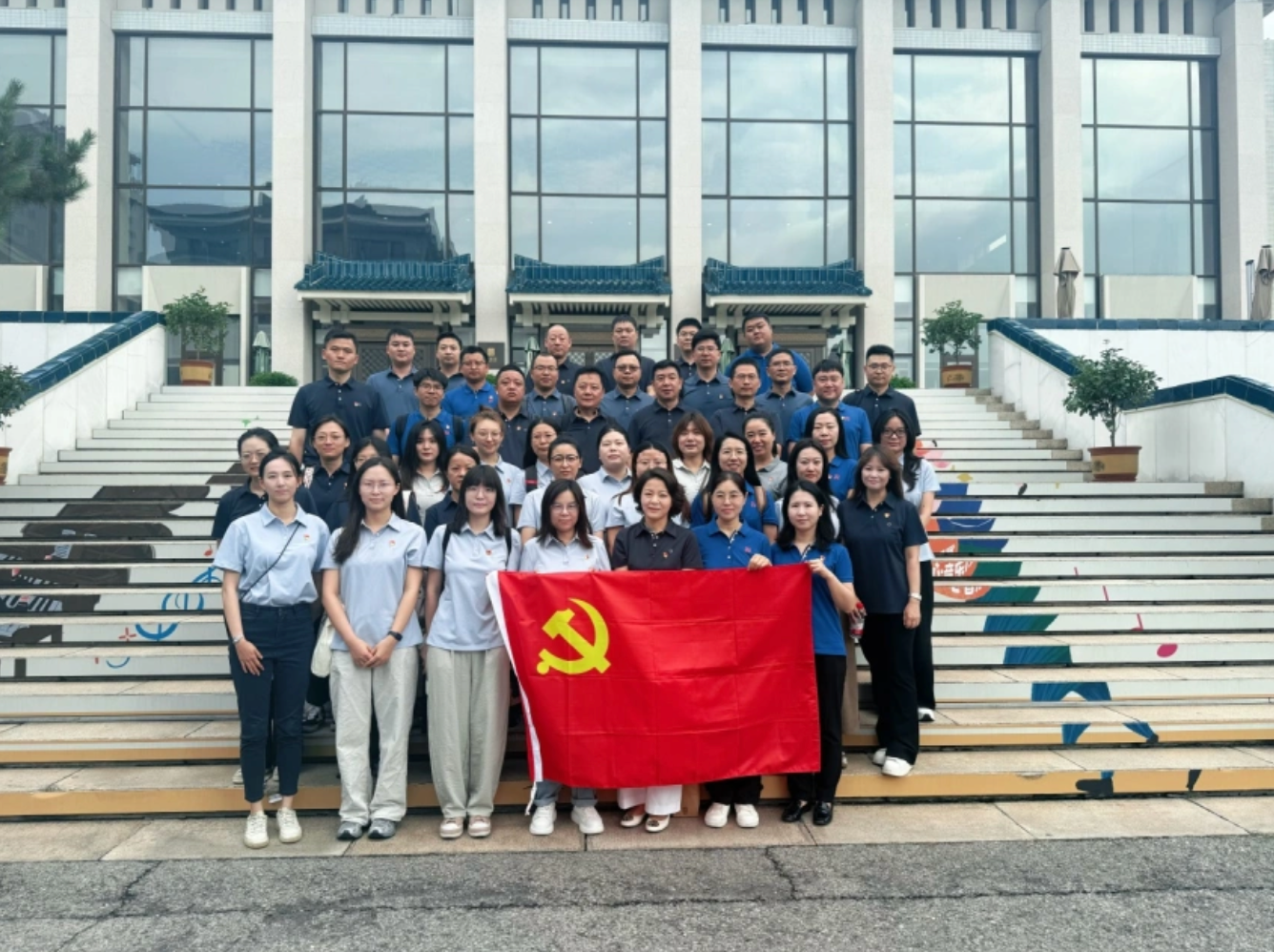 銘記歷史，砥礪前行—— 中建材信息各黨支部開(kāi)展《南京照相館》觀影活動(dòng)